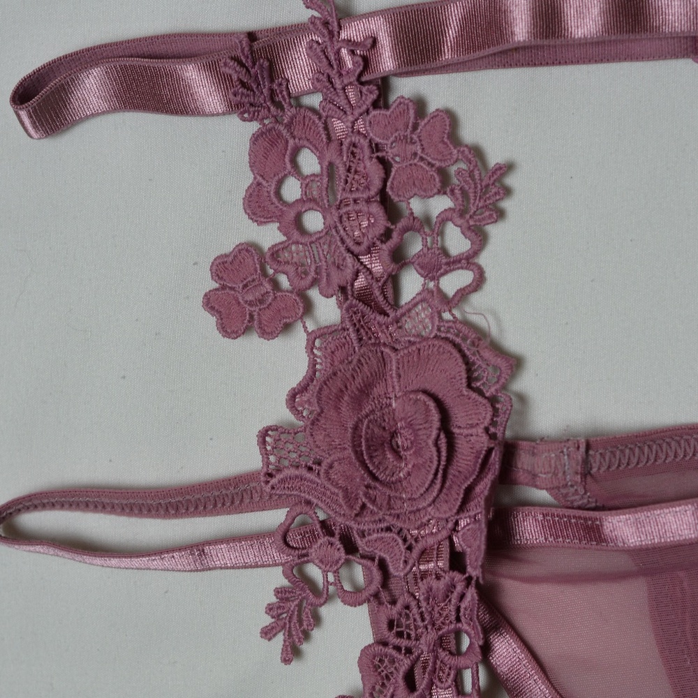 Pink Lace Garter Set - Picture 5 of 16